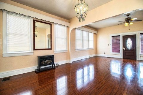 Commercial property in Tampa, Florida 5 bedrooms, 269.42 sq.m. № 1541486 - photo 29