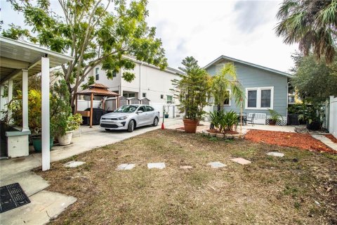 Commercial property in Tampa, Florida 5 bedrooms, 269.42 sq.m. № 1541486 - photo 24