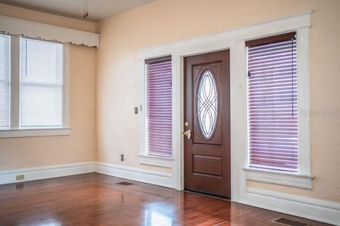 Commercial property in Tampa, Florida 5 bedrooms, 269.42 sq.m. № 1541486 - photo 27