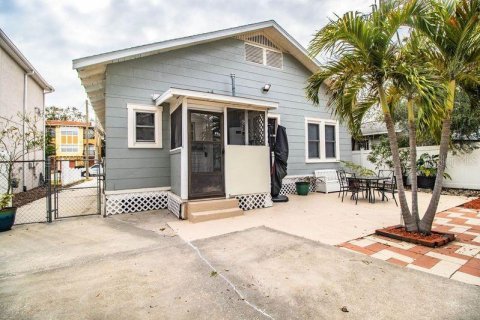 Commercial property in Tampa, Florida 5 bedrooms, 269.42 sq.m. № 1541486 - photo 21