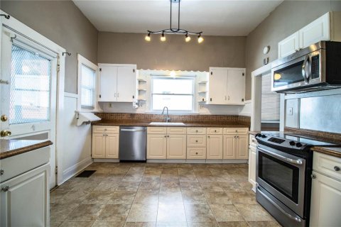 Commercial property in Tampa, Florida 5 bedrooms, 269.42 sq.m. № 1541486 - photo 5