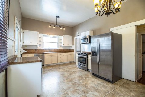Commercial property in Tampa, Florida 5 bedrooms, 269.42 sq.m. № 1541486 - photo 3