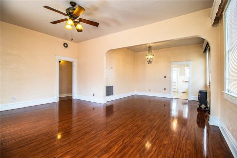 Commercial property in Tampa, Florida 5 bedrooms, 269.42 sq.m. № 1541486 - photo 28
