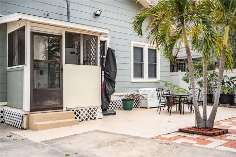 Commercial property in Tampa, Florida 5 bedrooms, 269.42 sq.m. № 1541486 - photo 22