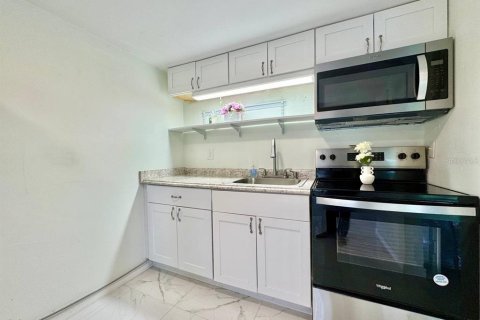 Снять в аренду кондоминиум в Сент-Питерсберг, Флорида 1 спальня, 58.53м2, № 1841798 - фото 9