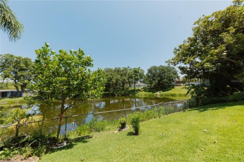 House in Clearwater, Florida 3 bedrooms, 166.67 sq.m. № 1771457 - photo 26