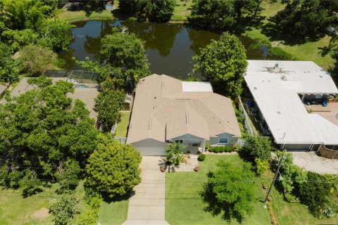 House in Clearwater, Florida 3 bedrooms, 166.67 sq.m. № 1771457 - photo 30