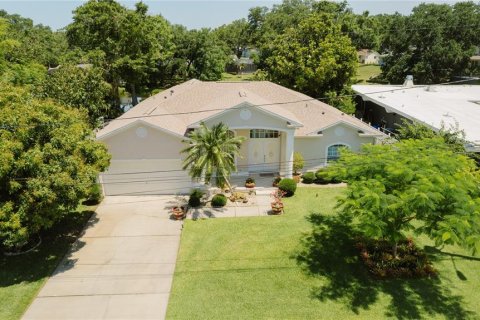 House in Clearwater, Florida 3 bedrooms, 166.67 sq.m. № 1771457 - photo 2
