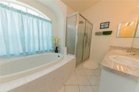 House in Clearwater, Florida 3 bedrooms, 166.67 sq.m. № 1771457 - photo 19