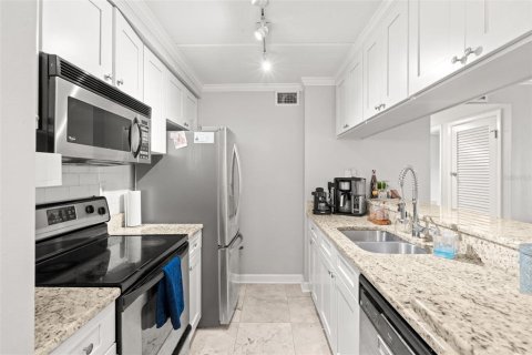 Condo in Tampa, Florida, 2 bedrooms  № 1528053 - photo 16