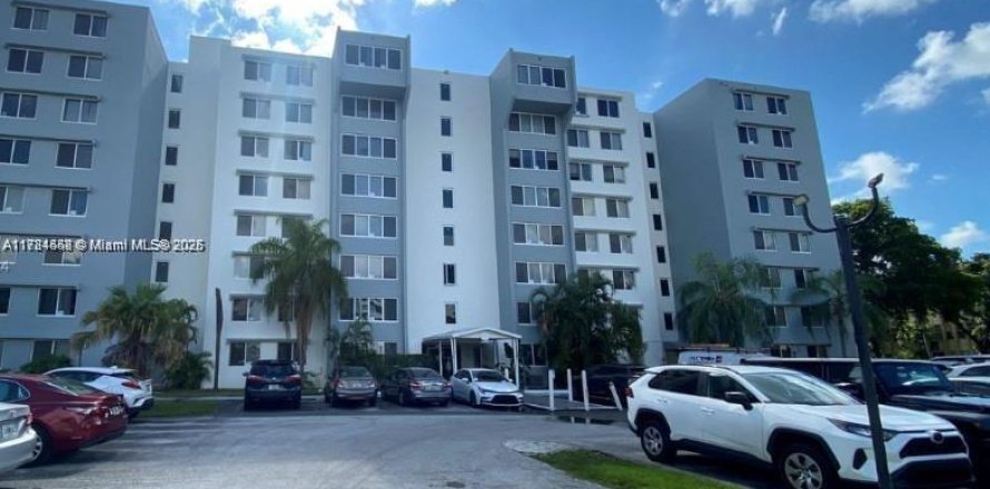 Condominio en Miami, Florida, 1 dormitorio  № 1735892