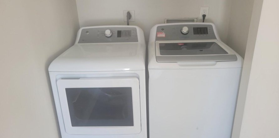 Propiedad comercial en Boynton Beach, Florida 2 dormitorios, 74.32 m2 № 1231297