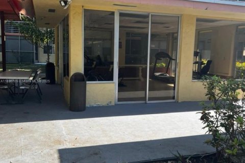 Copropriété à vendre à North Miami Beach, Floride: 2 chambres, 112.69 m2 № 1948399 - photo 28