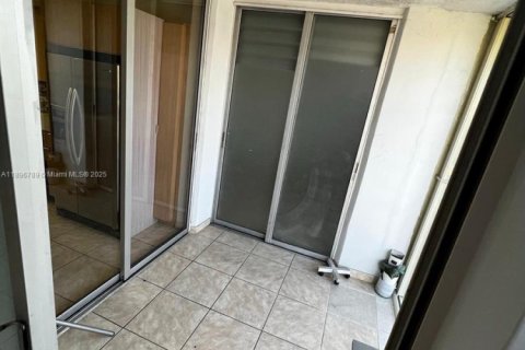 Copropriété à vendre à North Miami Beach, Floride: 2 chambres, 112.69 m2 № 1948399 - photo 23
