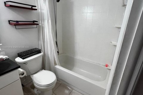 Copropriété à vendre à North Miami Beach, Floride: 2 chambres, 112.69 m2 № 1948399 - photo 14