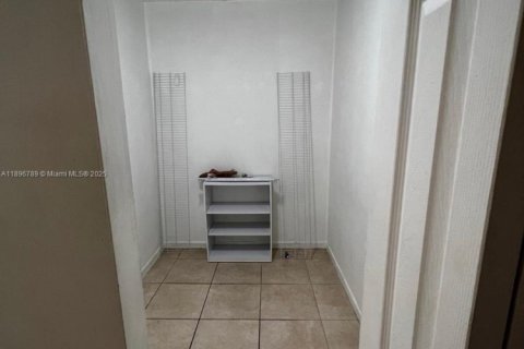 Copropriété à vendre à North Miami Beach, Floride: 2 chambres, 112.69 m2 № 1948399 - photo 11