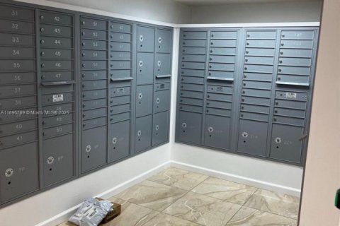 Copropriété à vendre à North Miami Beach, Floride: 2 chambres, 112.69 m2 № 1948399 - photo 13