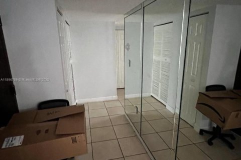 Copropriété à vendre à North Miami Beach, Floride: 2 chambres, 112.69 m2 № 1948399 - photo 18