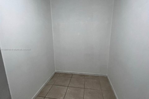 Copropriété à vendre à North Miami Beach, Floride: 2 chambres, 112.69 m2 № 1948399 - photo 6