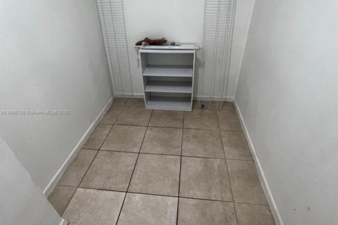 Copropriété à vendre à North Miami Beach, Floride: 2 chambres, 112.69 m2 № 1948399 - photo 17