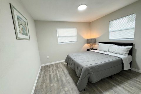 House in Clearwater, Florida 5 bedrooms, 166.11 sq.m. № 1884353 - photo 18