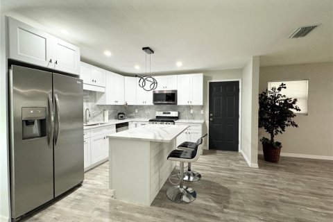 Casa en alquiler en Clearwater, Florida, 5 dormitorios, 166.11 m2 № 1884353 - foto 6