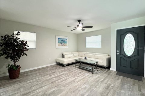 Villa ou maison à louer à Clearwater, Floride: 5 chambres, 166.11 m2 № 1884353 - photo 2