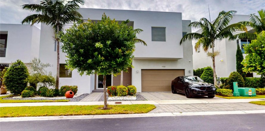 Villa ou maison à Doral, Floride 5 chambres, 336.68 m2 № 1812277
