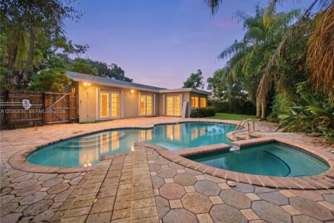 Casa en venta en Fort Lauderdale, Florida, 2 dormitorios, 124.02 m2 № 2388077 - foto 2