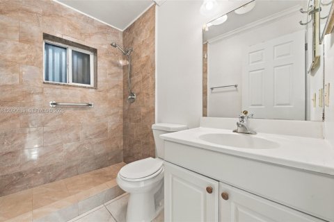 Casa en venta en Fort Lauderdale, Florida, 2 dormitorios, 124.02 m2 № 2388077 - foto 17