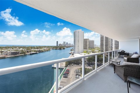 Condominio en venta en Aventura, Florida, 2 dormitorios, 105.17 m2 № 2076276 - foto 2