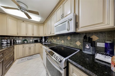 Condominio en venta en Aventura, Florida, 2 dormitorios, 105.17 m2 № 2076276 - foto 9