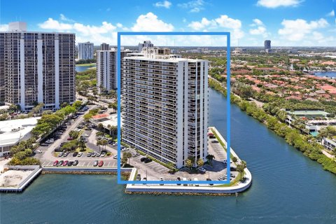 Condominio en Aventura, Florida, 2 dormitorios  № 2076276