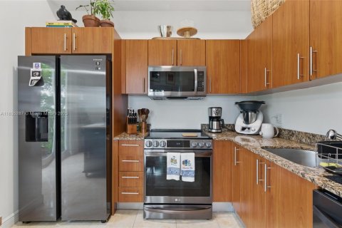 Copropriété à louer à Miami, Floride: 1 chambre, 83.8 m2 № 1818249 - photo 12