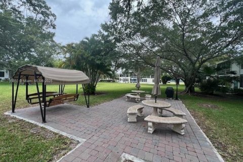 Condo in Deerfield Beach, Florida, 1 bedroom  № 1861136 - photo 13
