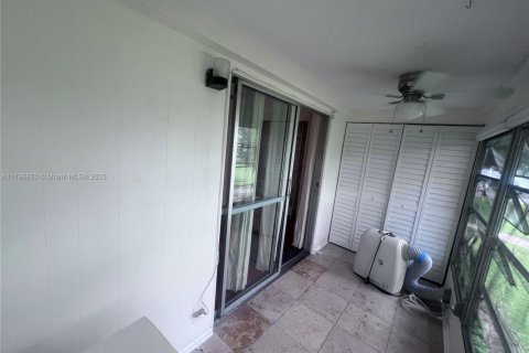 Condo in Deerfield Beach, Florida, 1 bedroom  № 1861136 - photo 8