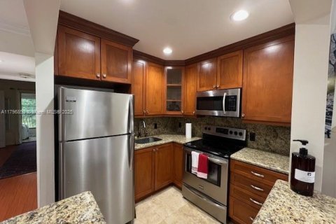 Condo in Deerfield Beach, Florida, 1 bedroom  № 1861136 - photo 1