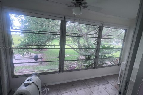 Condo in Deerfield Beach, Florida, 1 bedroom  № 1861136 - photo 9