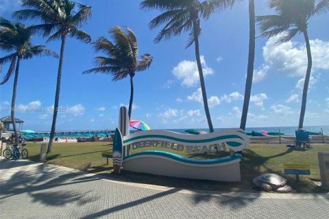 Condo in Deerfield Beach, Florida, 1 bedroom  № 1861136 - photo 30