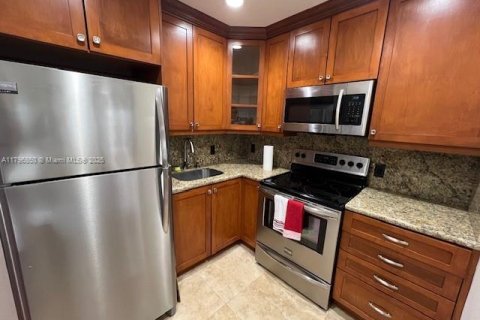 Condo in Deerfield Beach, Florida, 1 bedroom  № 1861136 - photo 2
