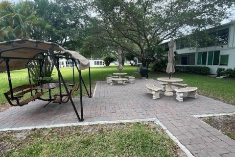 Condo in Deerfield Beach, Florida, 1 bedroom  № 1861136 - photo 12