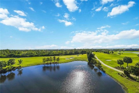 Condo in Venice, Florida, 2 bedrooms in WELLEN PARK № 2418538 - photo 3