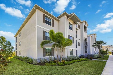 Condo in Venice, Florida, 2 bedrooms in WELLEN PARK  № 2418538