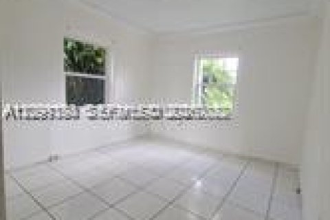 Villa ou maison à louer à Miami Beach, Floride: 2 chambres, 195.84 m2 № 2397423 - photo 6