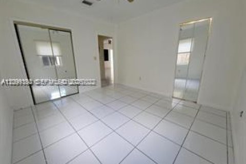 Villa ou maison à louer à Miami Beach, Floride: 2 chambres, 195.84 m2 № 2397423 - photo 5