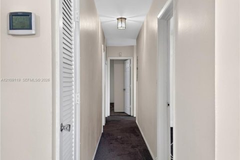 Купить виллу или дом в Майами-Гарденс, Флорида 5 спален, 228.91м2, № 2422902 - фото 14
