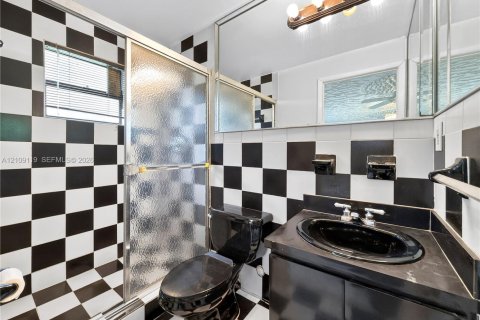 Купить виллу или дом в Майами-Гарденс, Флорида 5 спален, 228.91м2, № 2422902 - фото 20