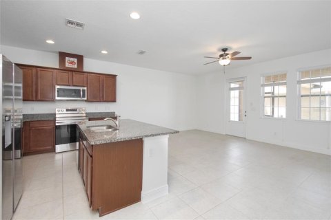 Adosado en venta en Winter Garden, Florida, 3 dormitorios, 177.26 m2 № 1917178 - foto 9