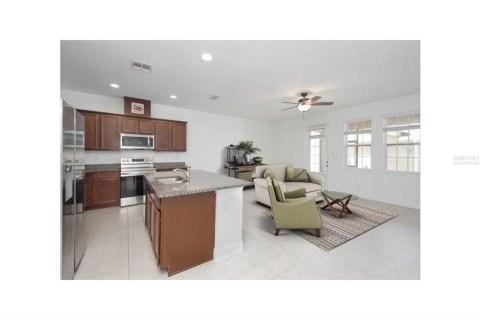 Adosado en venta en Winter Garden, Florida, 3 dormitorios, 177.26 m2 № 1917178 - foto 8