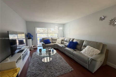 Condominio en alquiler en Miami, Florida, 2 dormitorios, 92.9 m2 № 2075244 - foto 3